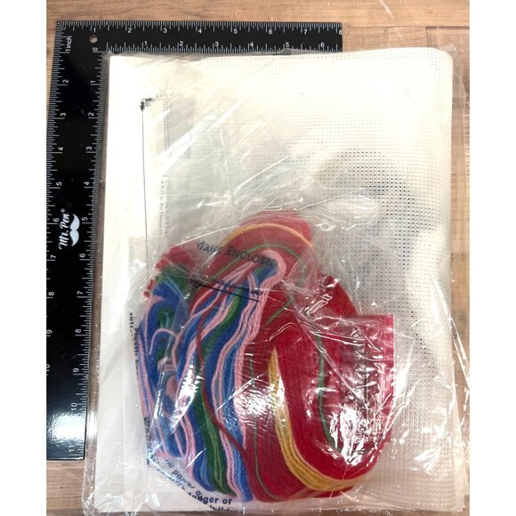 Bucilla "Here Comes Santa" Coaster & Holder Kit - Picture 5 of 5